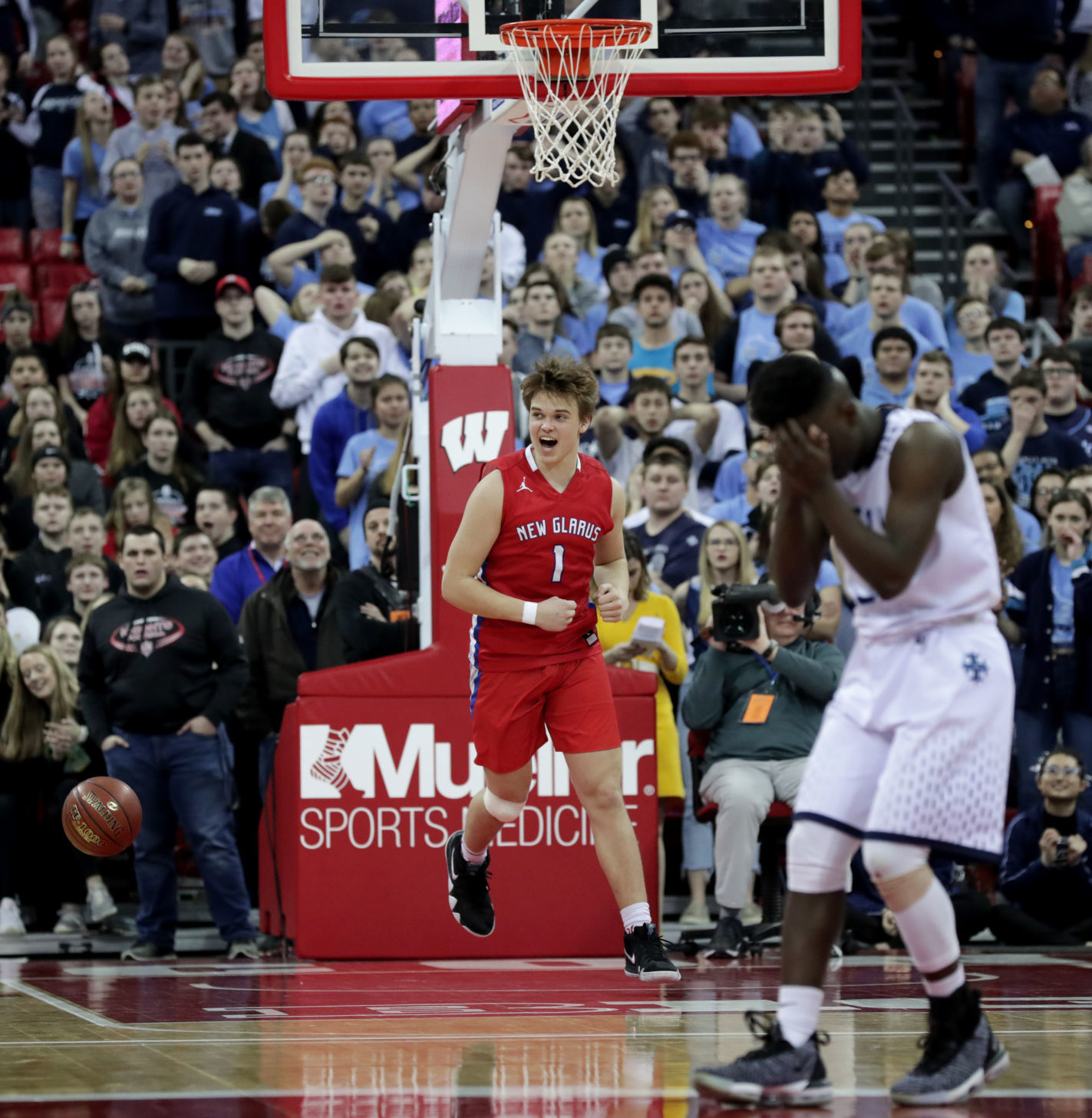 New Glarus 44, Manitowoc Roncalli 41